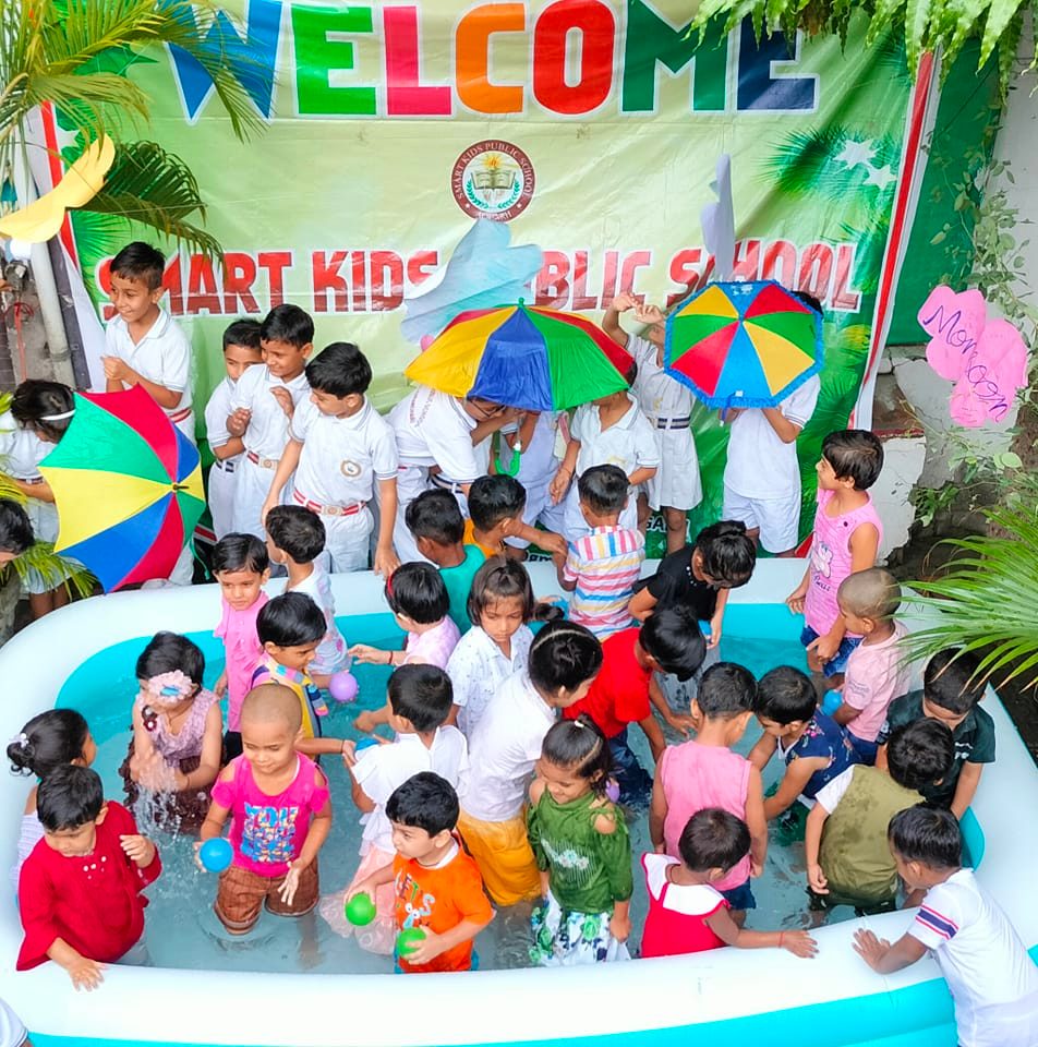 Smart Kids Public School Logo